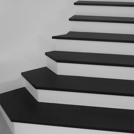 photo d'un escalier avec marches en granit du zimbawe