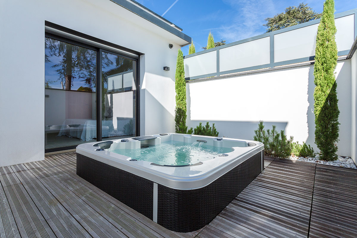 photo d'un jacuzzi exterieur 69