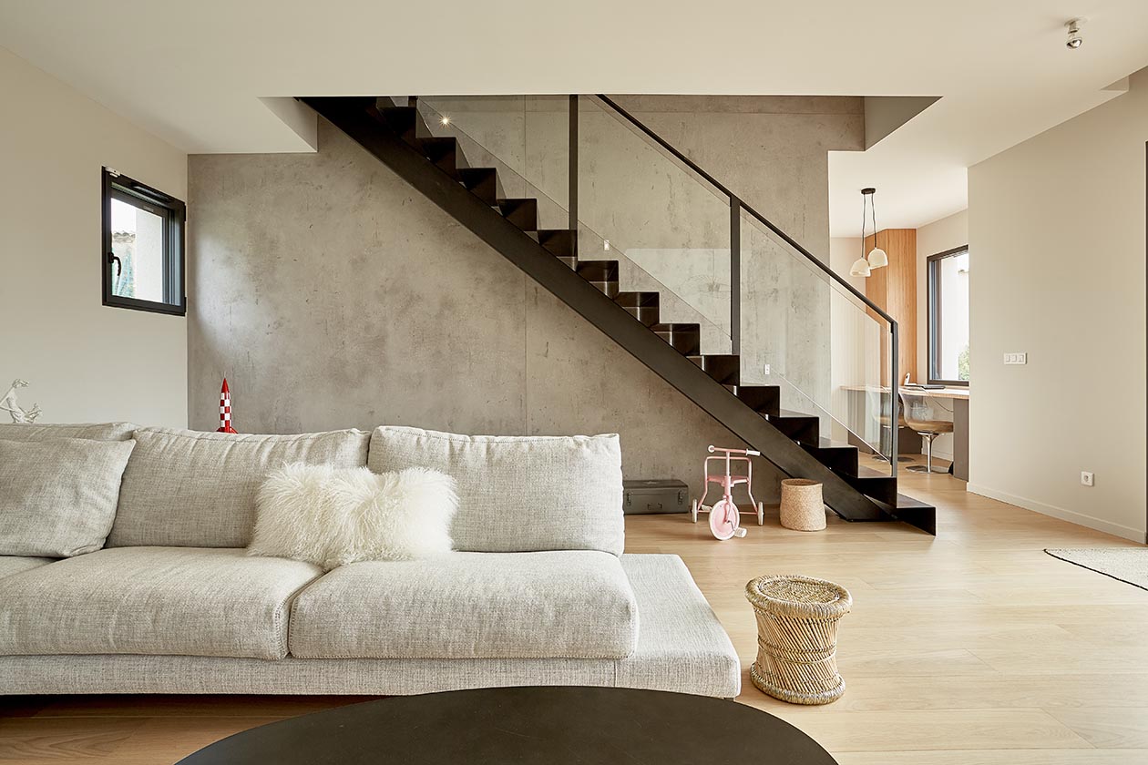 photo d'un salon avec escalier